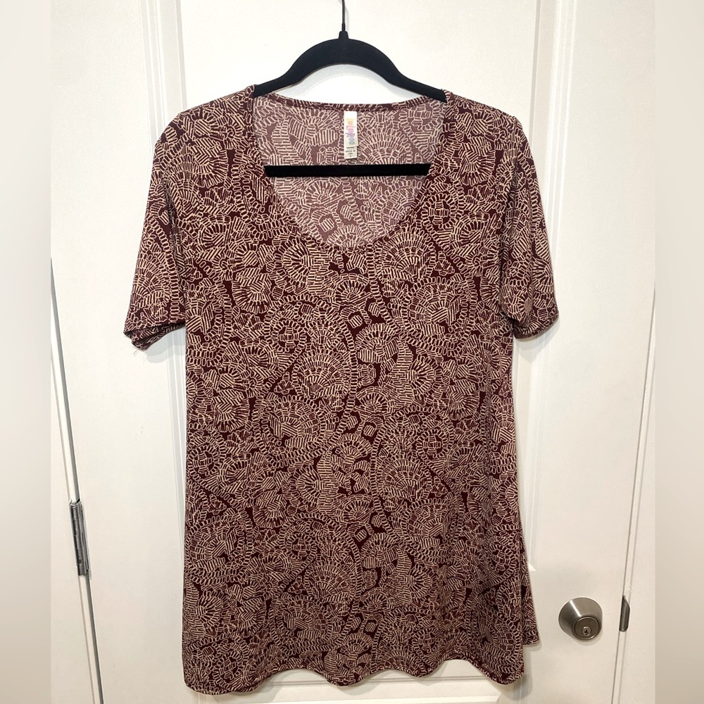 LulaRoe Dark Red/ Cream print perfect t Tshirt